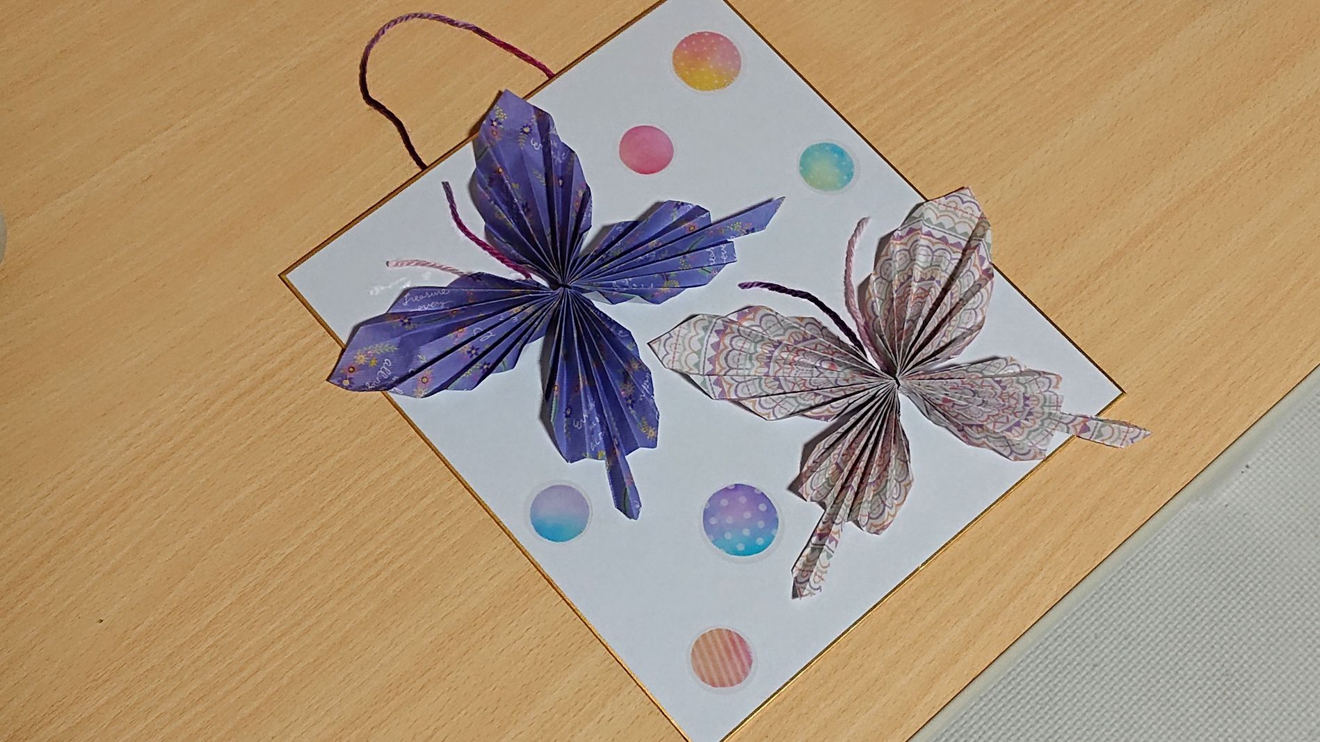 簡単 折り紙で作る蝶々の壁飾り 高齢者の手芸と工作 脳トレログ